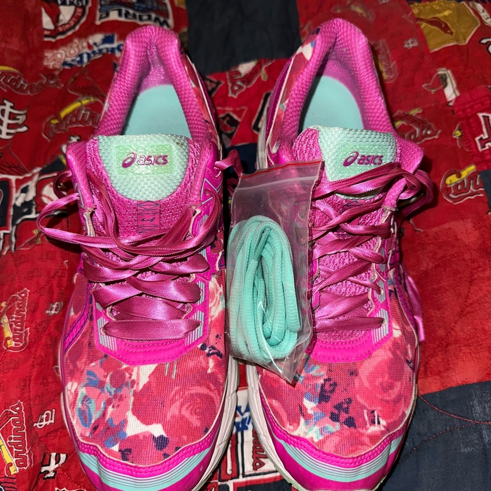 Women’s 9.5 Special Edition ASICS